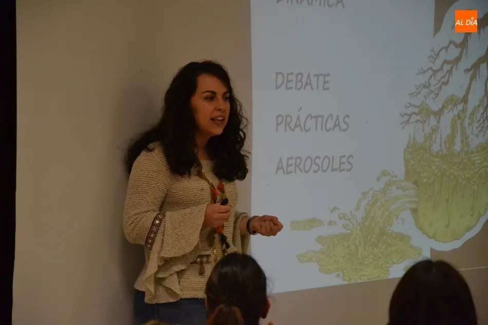 Foto 2 - Gran inter&eacute;s por la charla de la Escuela de Padres y Madres dedicada a los problemas respiratorios ...