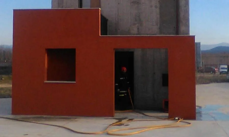 Foto 3 - Los Bomberos realizan una nueva sesi&oacute;n de pr&aacute;cticas en su torre de maniobras  