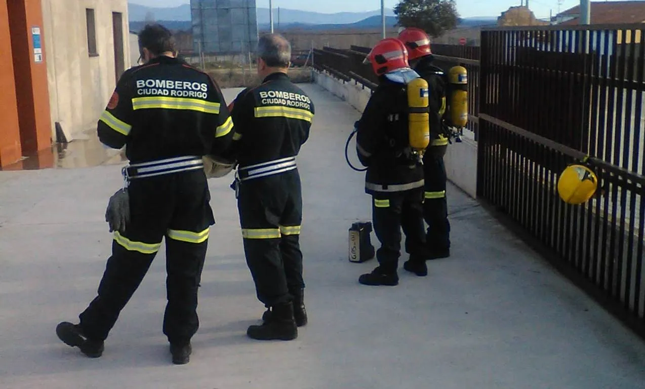 Foto 4 - Los Bomberos realizan una nueva sesi&oacute;n de pr&aacute;cticas en su torre de maniobras  