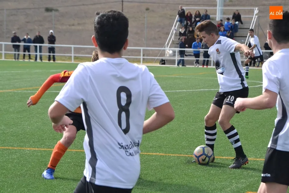 Foto 9 - [M 9|10 FEB] El Cadete del Ciudad Rodrigo empata ante el Carbajosa pese a la plaga de bajas  