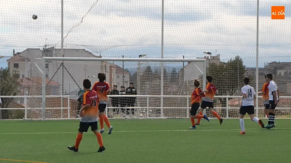 Foto 3 - [M 9|10 FEB] El Cadete del Ciudad Rodrigo empata ante el Carbajosa pese a la plaga de bajas  