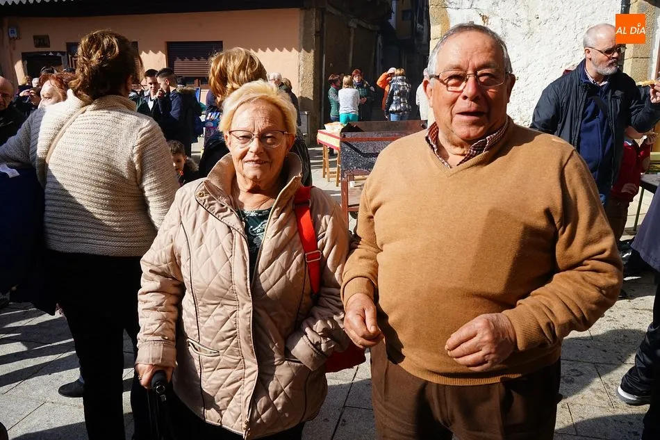 Foto 8 - El p&uacute;blico abarrota la plaza de Sotoserrano para presenciar la matanza