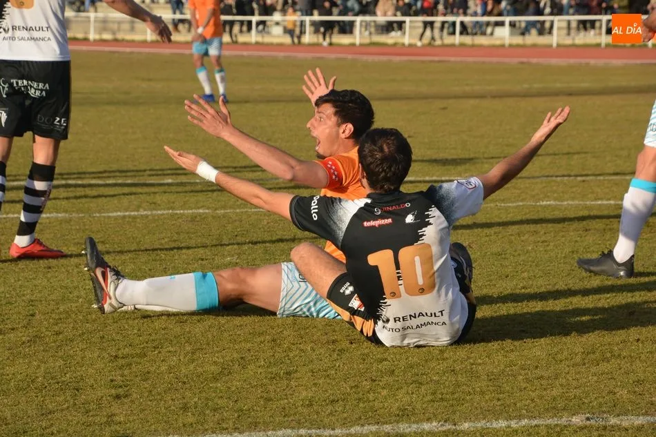 Foto 10 - El Uni&oacute;n Adarve penaliza el mal partido de Unionistas (0-1)
