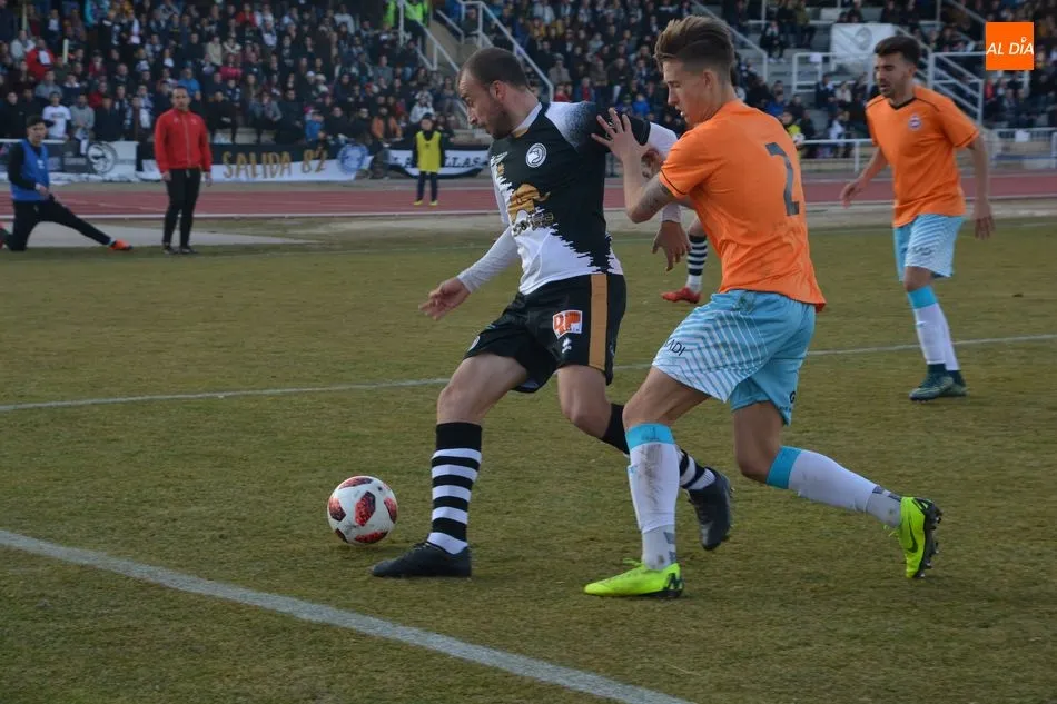 Foto 9 - El Uni&oacute;n Adarve penaliza el mal partido de Unionistas (0-1)