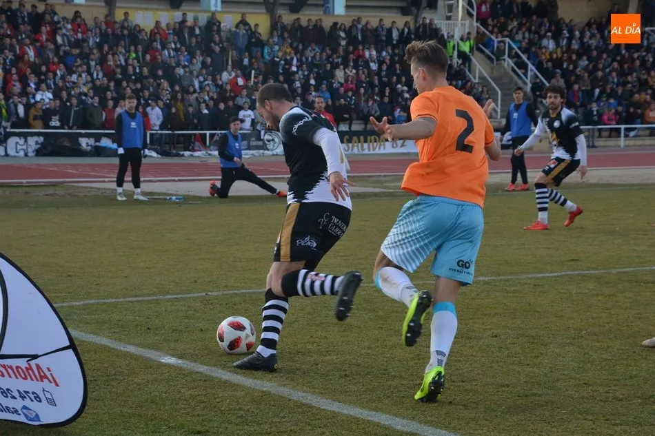 Foto 8 - El Uni&oacute;n Adarve penaliza el mal partido de Unionistas (0-1)