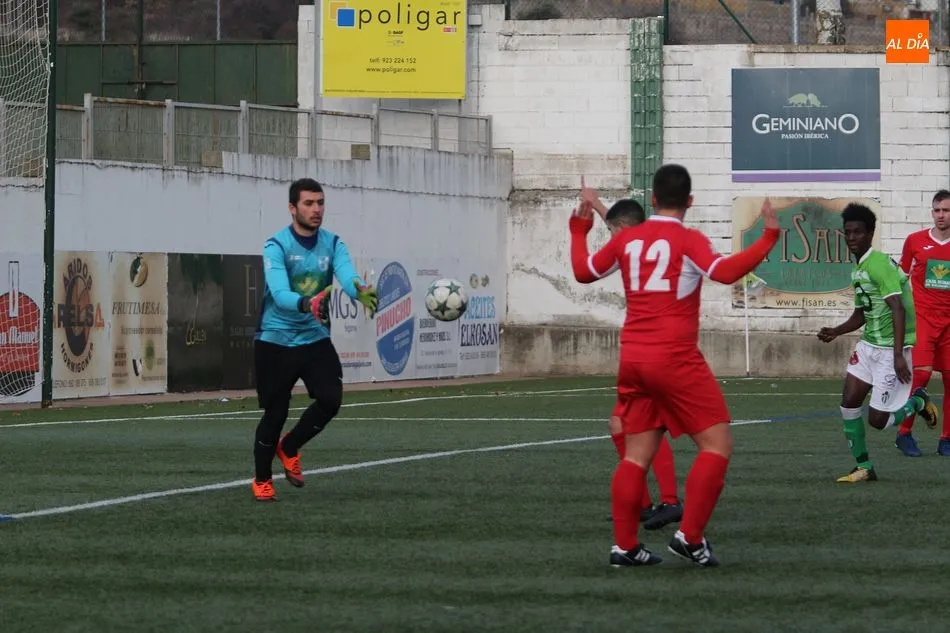 Foto 10 - El Navega doblega al Guijuelo &lsquo;B&rsquo; en el Municipal (0-2)