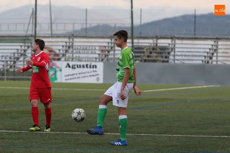 Foto 8 - El Navega doblega al Guijuelo &lsquo;B&rsquo; en el Municipal (0-2)