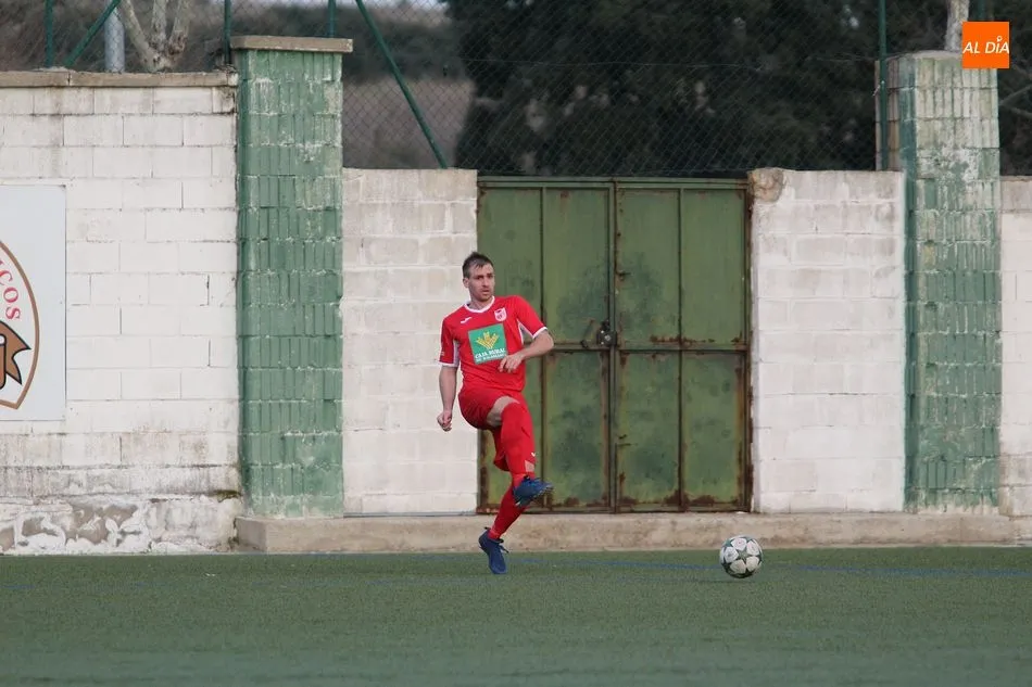 Foto 7 - El Navega doblega al Guijuelo &lsquo;B&rsquo; en el Municipal (0-2)