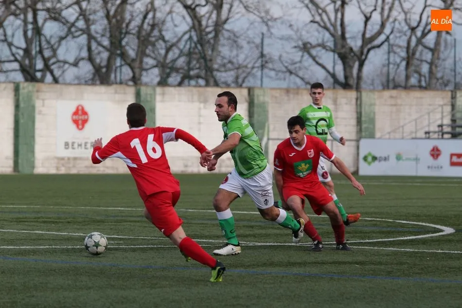 Foto 6 - El Navega doblega al Guijuelo &lsquo;B&rsquo; en el Municipal (0-2)