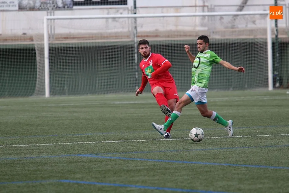 Foto 4 - El Navega doblega al Guijuelo &lsquo;B&rsquo; en el Municipal (0-2)