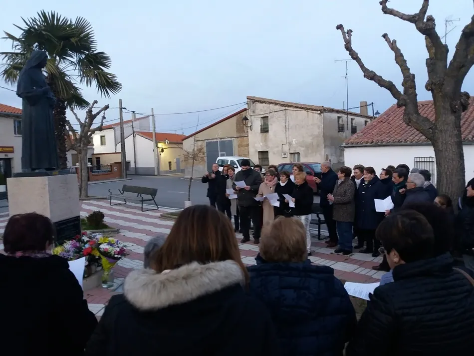 Cantalpineses participan en la ofrenda a sor Eusebia Palomino