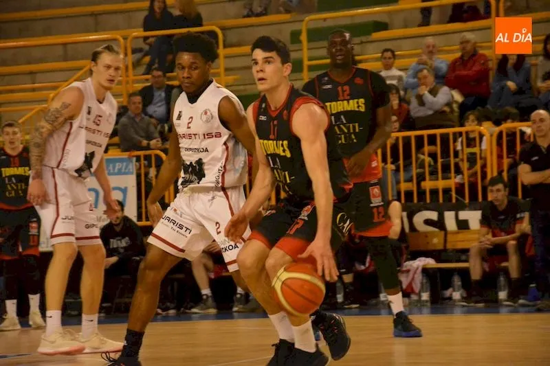 Acción del partido entre el CB Tormes y Juaristi / Lydia González