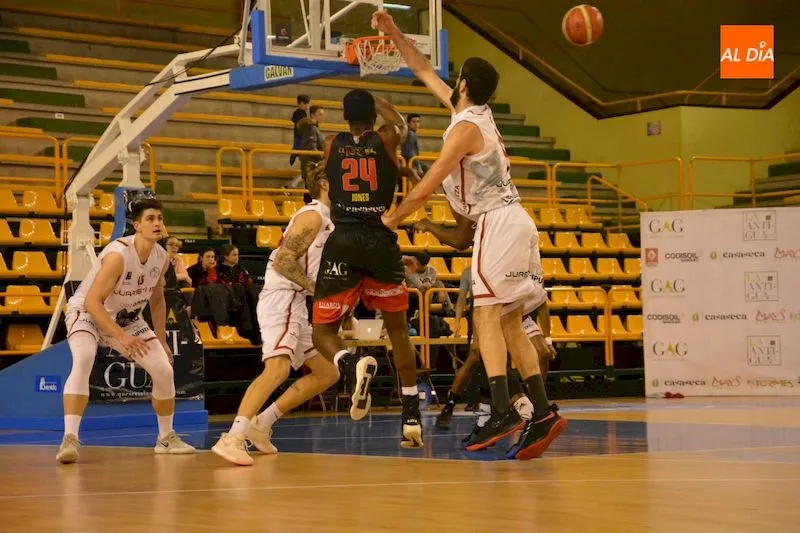 Foto 7 - La Antigua CB Tormes se ve superada por el Juaristi (40-71)