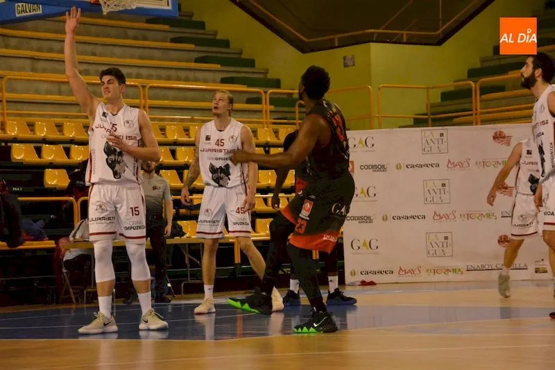 Foto 5 - La Antigua CB Tormes se ve superada por el Juaristi (40-71)