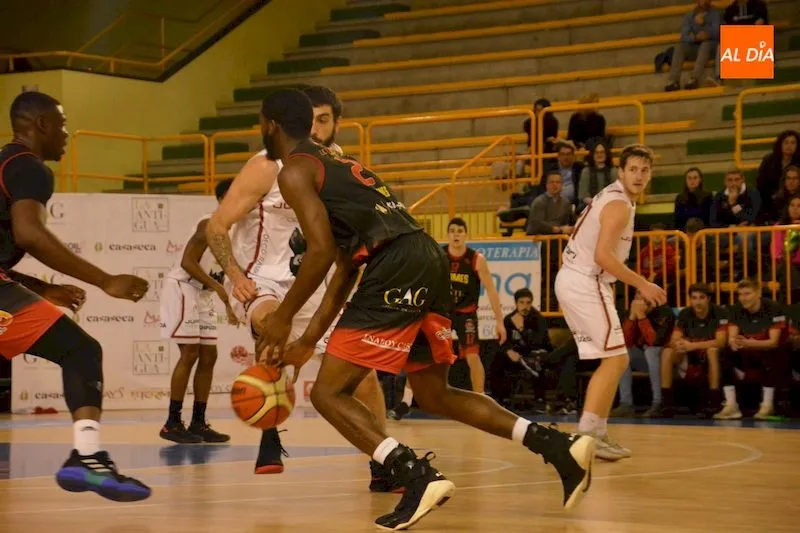 Foto 4 - La Antigua CB Tormes se ve superada por el Juaristi (40-71)