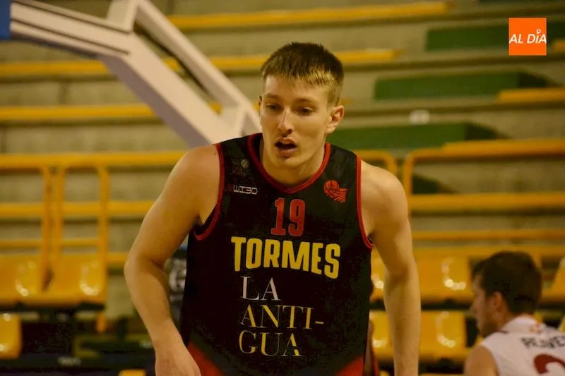 Foto 3 - La Antigua CB Tormes se ve superada por el Juaristi (40-71)