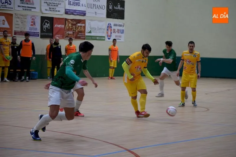 Acción del partido entre el Piensos Durán Albense y el Benavente / Pedro Zaballos