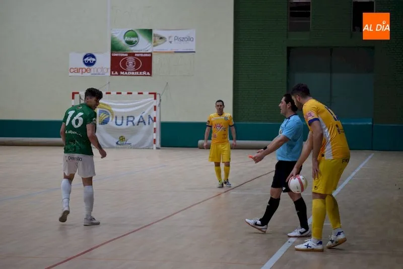 Foto 2 - El Piensos Dur&aacute;n Albense le regala una victoria de autoridad a su afici&oacute;n frente al Atl&eacute;tico...