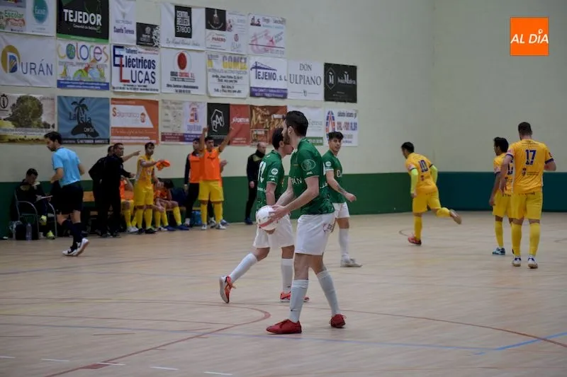 Foto 11 - El Piensos Dur&aacute;n Albense le regala una victoria de autoridad a su afici&oacute;n frente al Atl&eacute;tico...