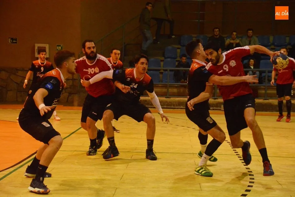 Foto 11 - El Ciudad de Salamanca se queda a un paso de ganar al BM Pinto (27-28)