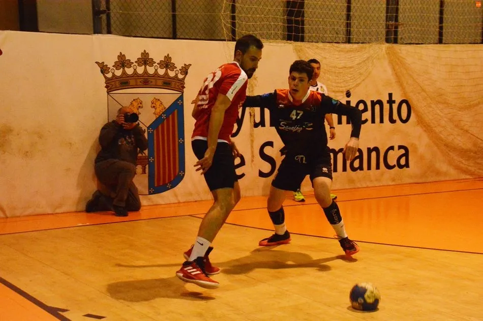 Foto 7 - El Ciudad de Salamanca se queda a un paso de ganar al BM Pinto (27-28)