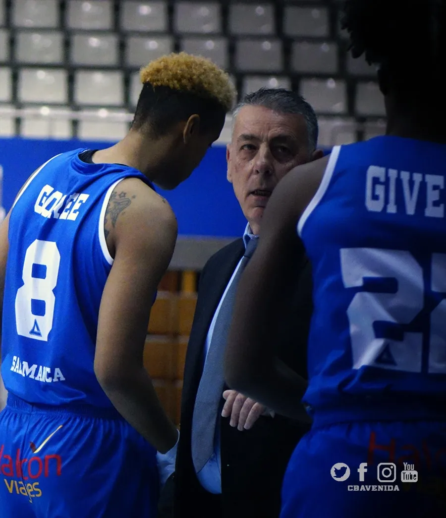 Foto 2 - El Perfumer&iacute;as se crece y derrota al Ensino Lugo (59-67)