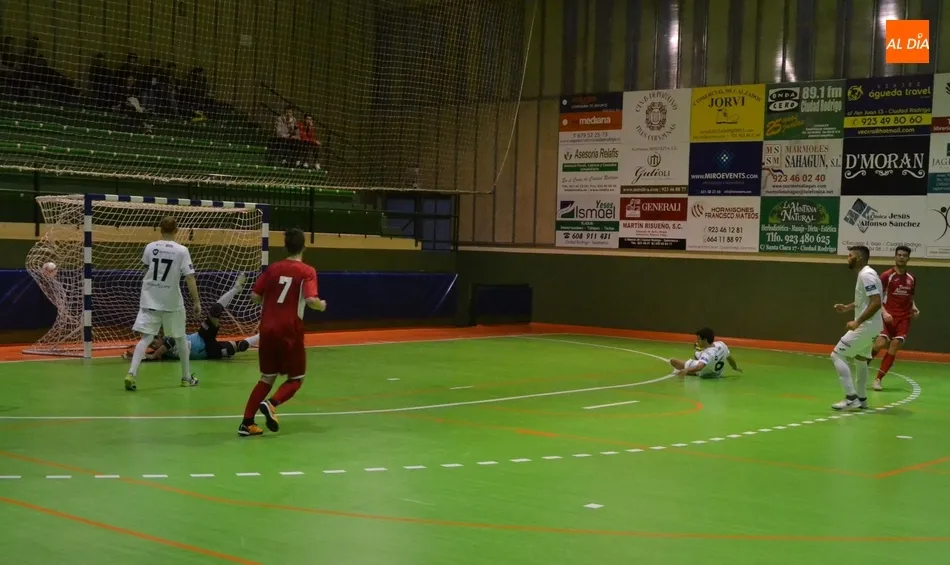 Foto 5 - El III Senior salva el match-ball gracias a una magn&iacute;fica imagen en un intens&iacute;simo partido  