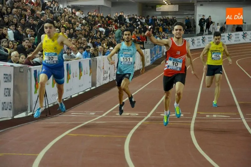 Llegada a meta de los atletas / Lydia González