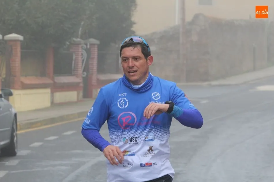 Foto 11 - La niebla protagoniza la Media Marat&oacute;n de Guijuelo