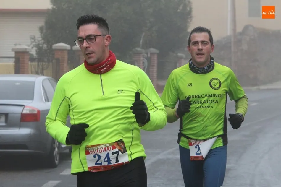 Foto 7 - La niebla protagoniza la Media Marat&oacute;n de Guijuelo