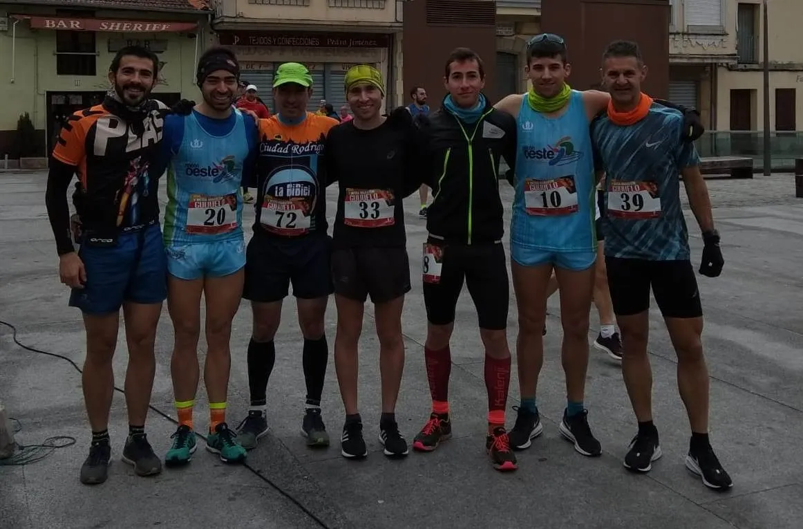 Foto 7 - Cuatro atletas mirobrigenses suben al podio en la Media Marat&oacute;n de Guijuelo  