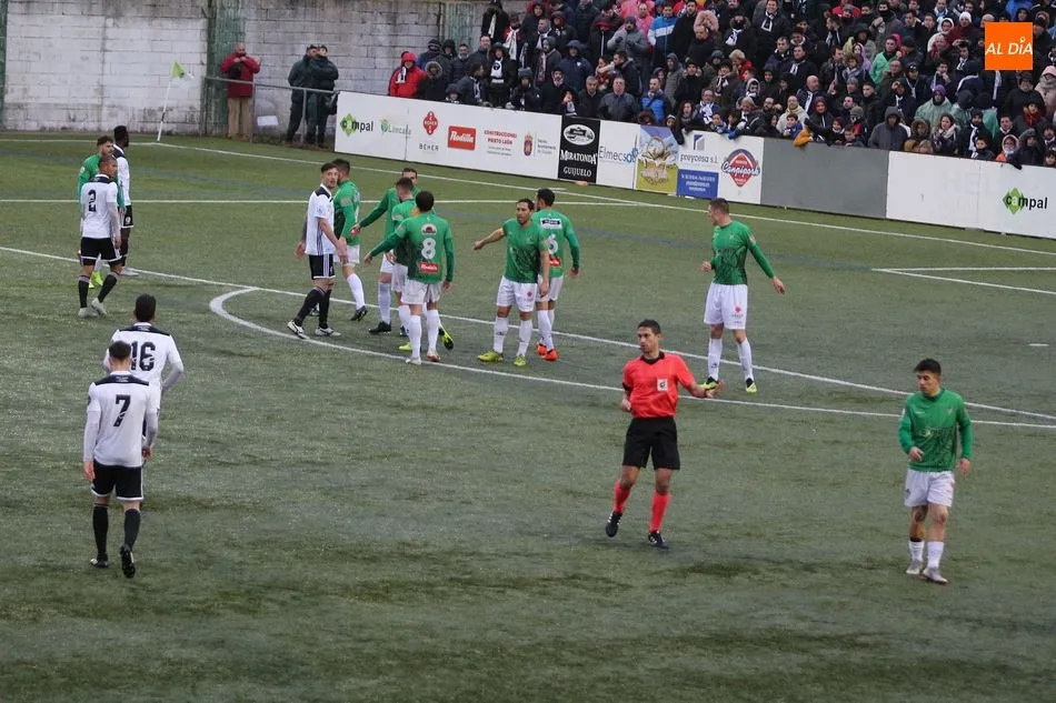 Foto 5 - Un error garrafal de Dani Sotres sirve en bandeja el derbi para el Guijuelo (1-0)