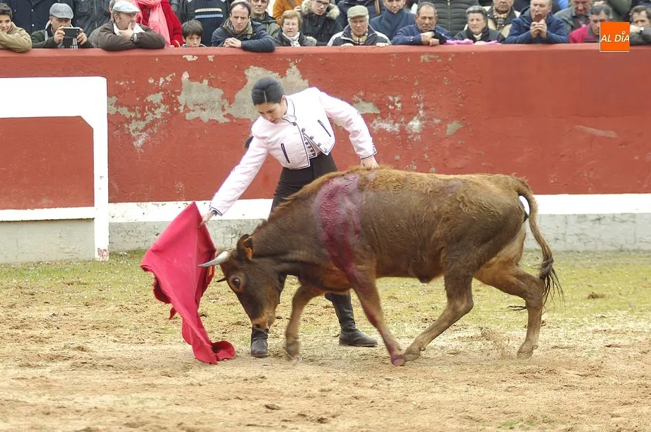 Foto 7 - El Bols&iacute;n aterriza en Mir&oacute;briga en una tarde con lluvia en la que se record&oacute; al novillero...