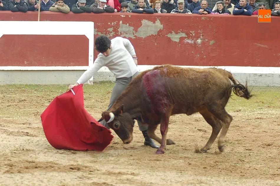 Foto 4 - El Bols&iacute;n aterriza en Mir&oacute;briga en una tarde con lluvia en la que se record&oacute; al novillero...