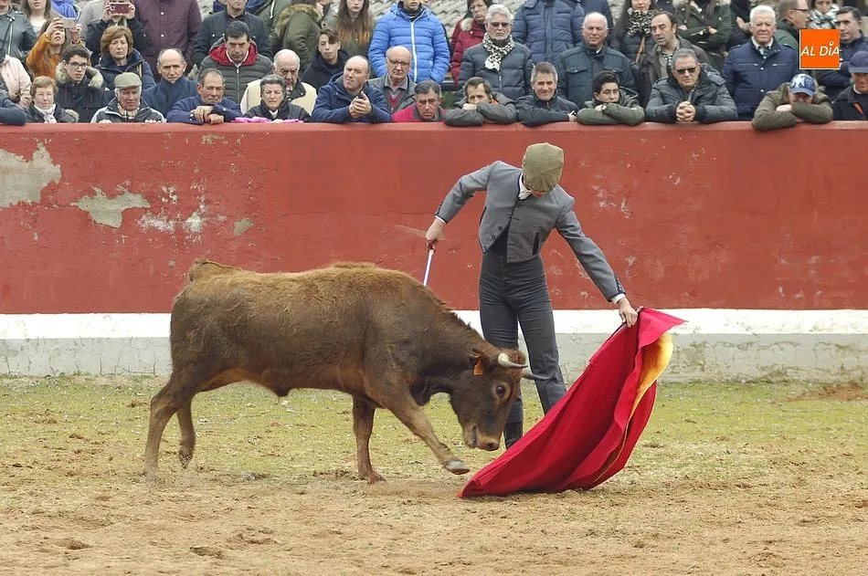 Foto 3 - El Bols&iacute;n aterriza en Mir&oacute;briga en una tarde con lluvia en la que se record&oacute; al novillero...