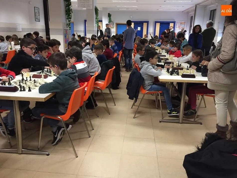 Foto 7 - Casi un centenar de escolares participa en el torneo de ajedrez del Colegio Maristas