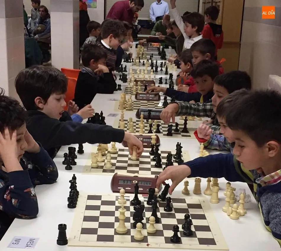 Foto 6 - Casi un centenar de escolares participa en el torneo de ajedrez del Colegio Maristas