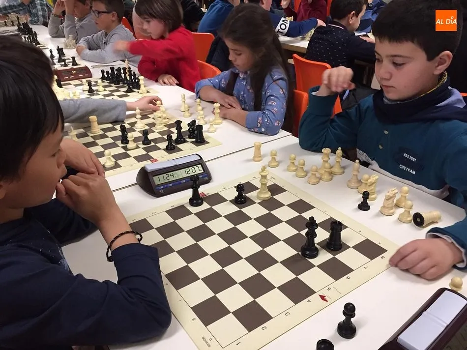 Foto 5 - Casi un centenar de escolares participa en el torneo de ajedrez del Colegio Maristas