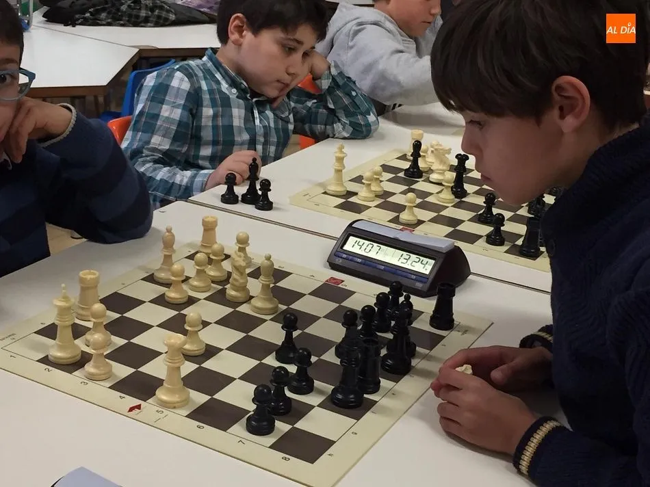 Foto 4 - Casi un centenar de escolares participa en el torneo de ajedrez del Colegio Maristas