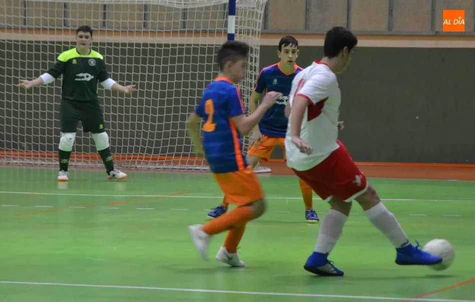 Foto 4 - Ag&oacute;nica victoria del Juvenil para rematar el irregular triple duelo del III Columnas frente al San ...