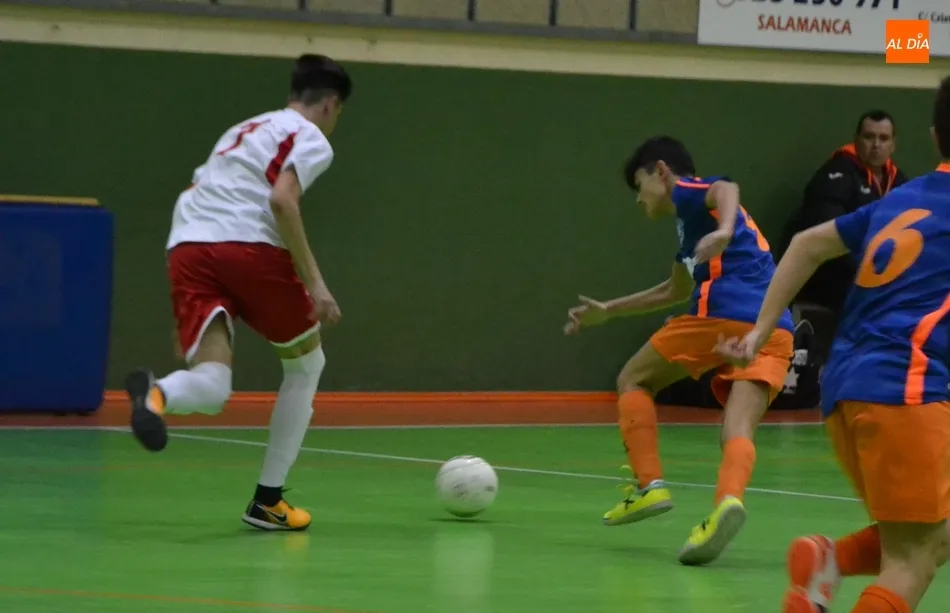 Foto 3 - Ag&oacute;nica victoria del Juvenil para rematar el irregular triple duelo del III Columnas frente al San ...