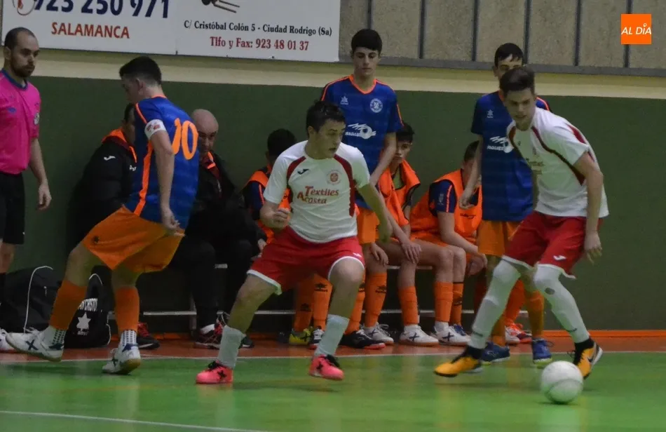 Foto 7 - Ag&oacute;nica victoria del Juvenil para rematar el irregular triple duelo del III Columnas frente al San ...