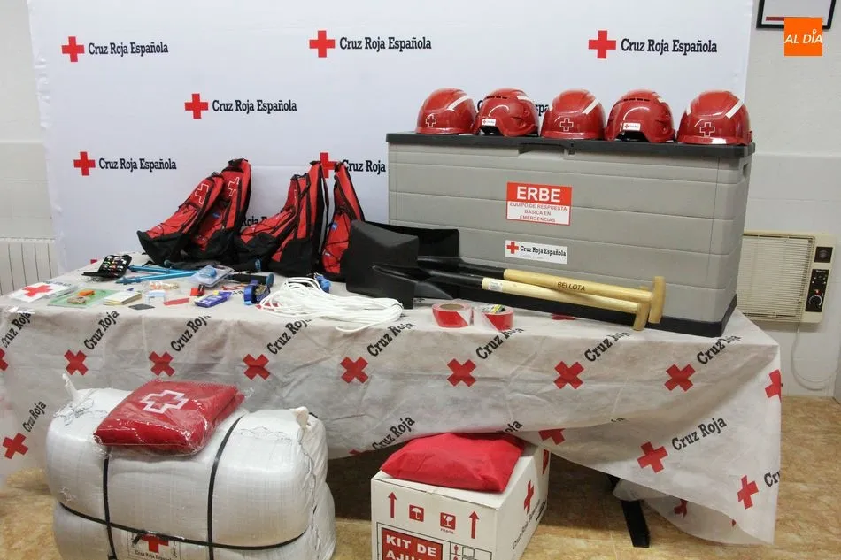 Foto 4 - Cruz Roja presenta el equipo de Respuesta B&aacute;sica en Emergencias de Vitigudino  