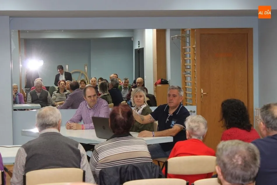 Charla de Juan Sellers con los socios de la Asociación de Enfermos de Párkinson de Salamanca