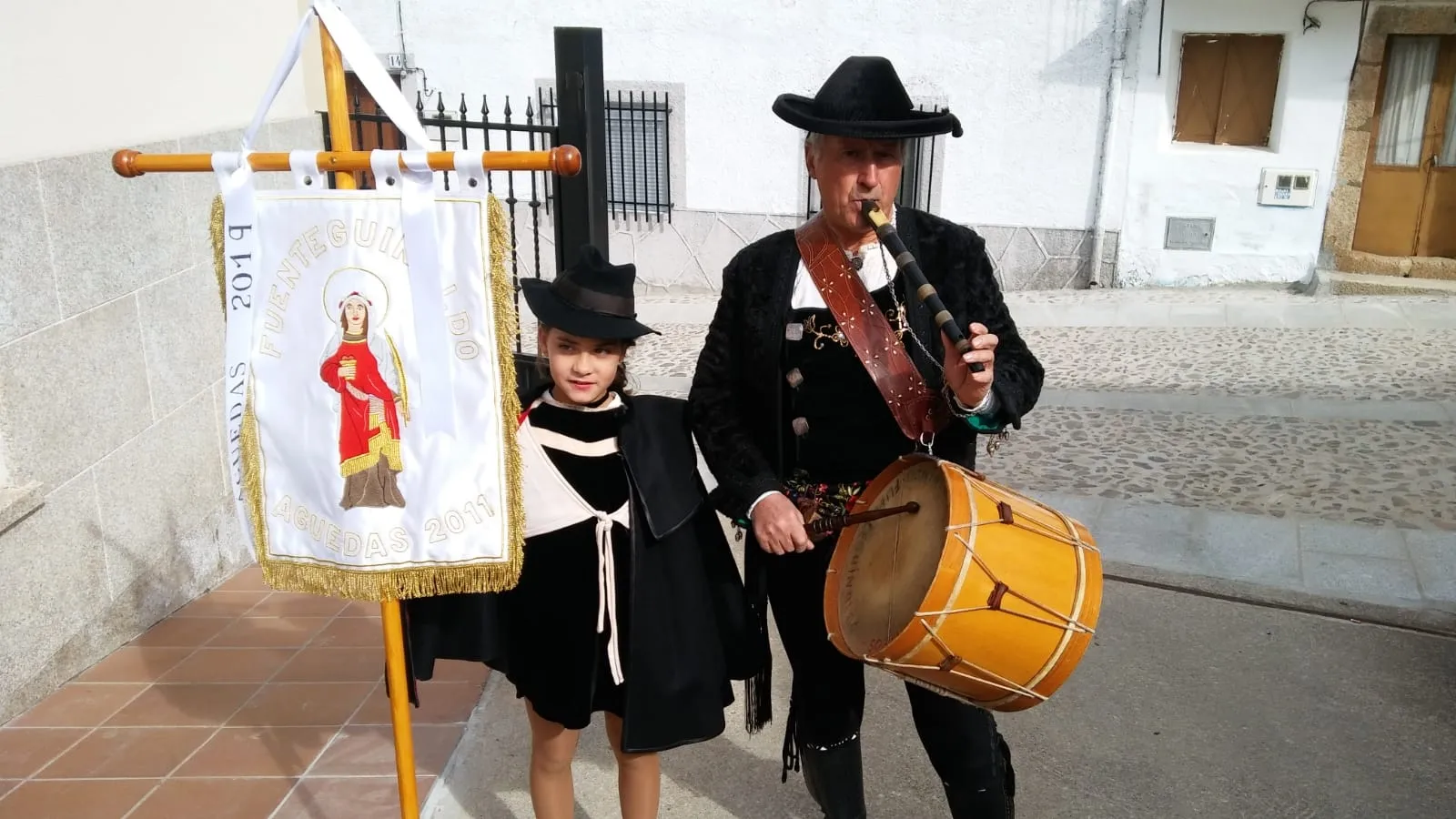 Foto 2 - Las &Aacute;guedas guinaldesas se van de fiesta  