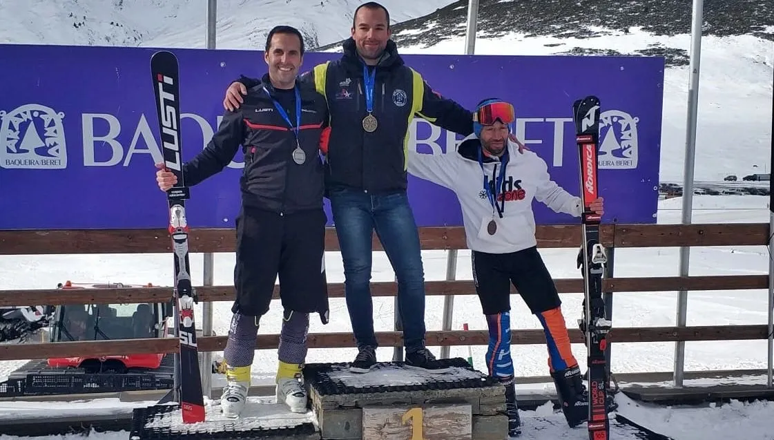 Valeriano Flores en el pódium de Baqueira Beret