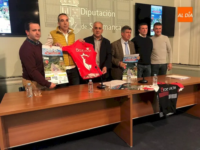 Autoridades en la presentación del evento deportivo / Pedro Zaballos