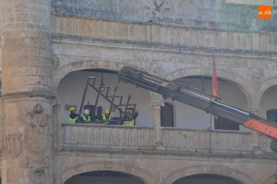 Foto 9 - La Plaza Mayor se empieza a vestir de Carnaval  