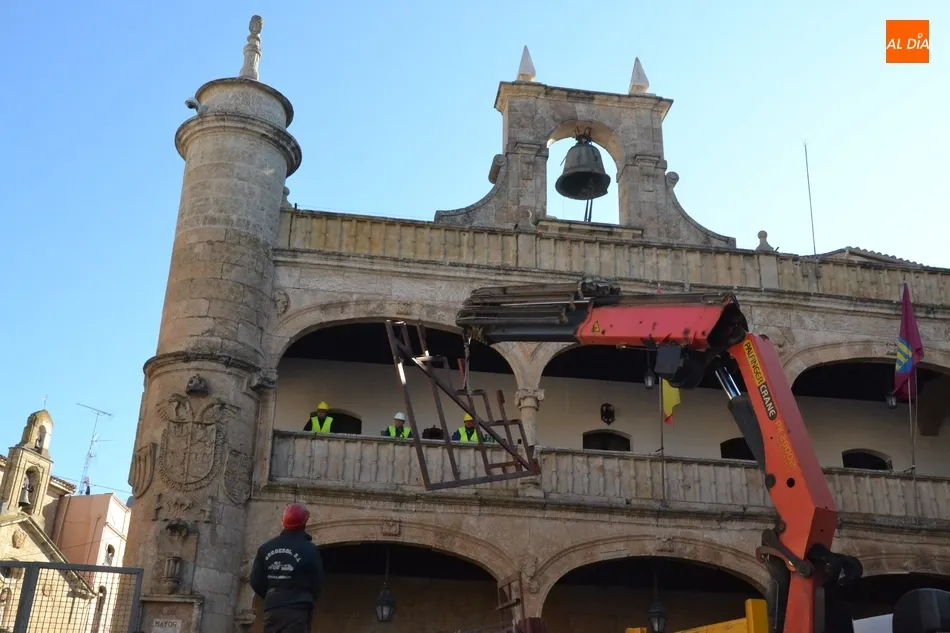 Foto 10 - La Plaza Mayor se empieza a vestir de Carnaval  