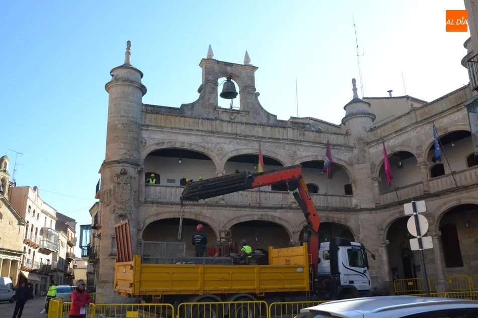 Foto 7 - La Plaza Mayor se empieza a vestir de Carnaval  